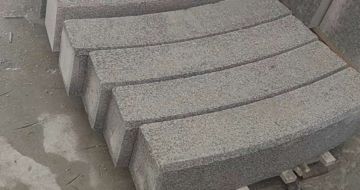 定西芝麻白弧形路牙石